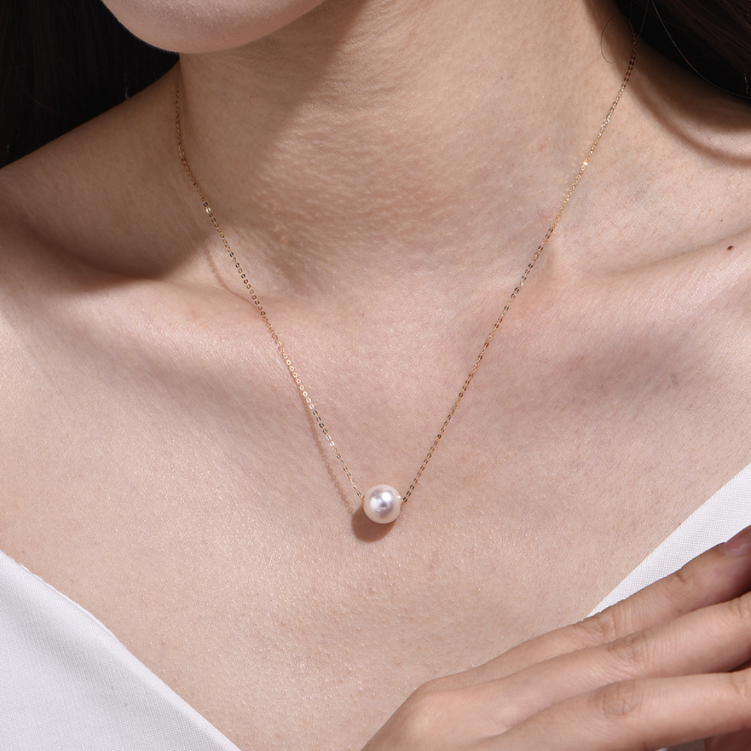 How does pearl jewelry position itself in the luxury goods market?