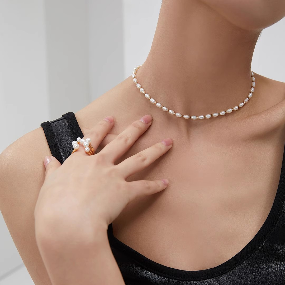 How do modern designers creatively use pearls to design unique and novel accessories?