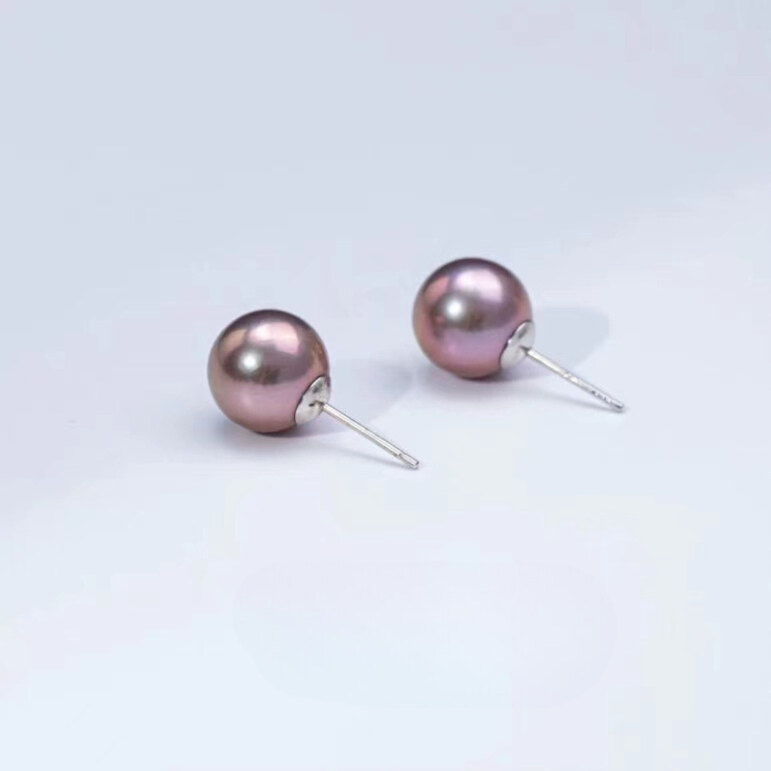 What is the significance of colored pearls?