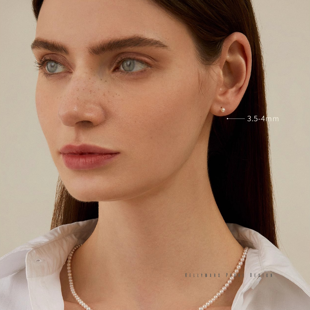 Japanese Akoya pearl stud earrings in 18K solid gold – minimalist pearl earrings for everyday wear or elegant gifting