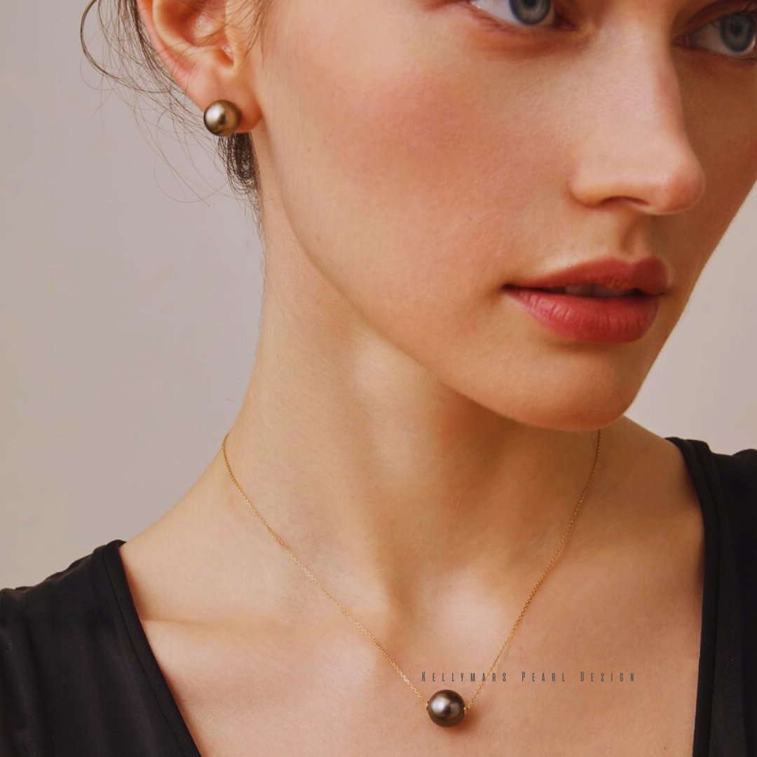 Noir – 9–9.5mm Black Tahitian Solitaire Pearl Necklace in 18K Solid Gold