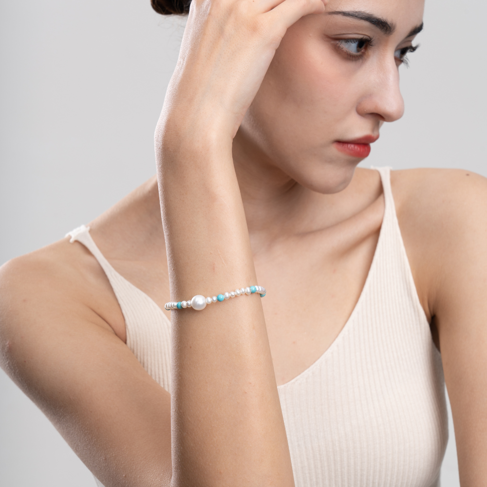 Azura – 5–7.5mm Natural Freshwater Pearl and Turquoise Beaded Bracelet