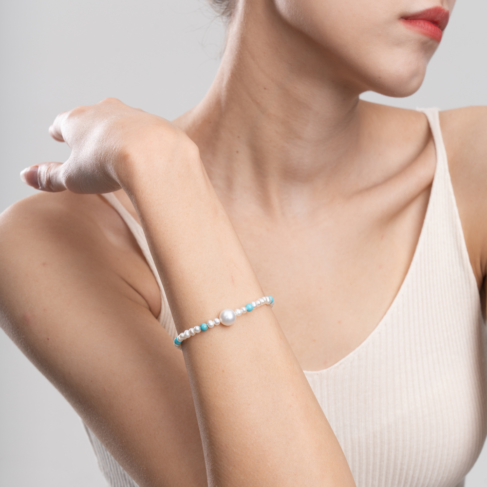 Azura – 5–7.5mm Natural Freshwater Pearl and Turquoise Beaded Bracelet