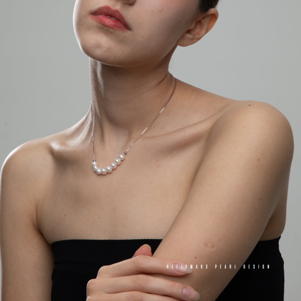 Seren – 7–7.5mm Natural Freshwater Pearl Necklace with Smile Design
