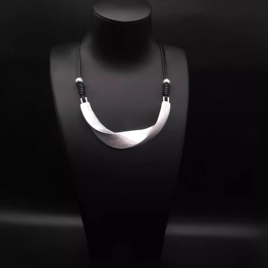 Designed Simple Necklace