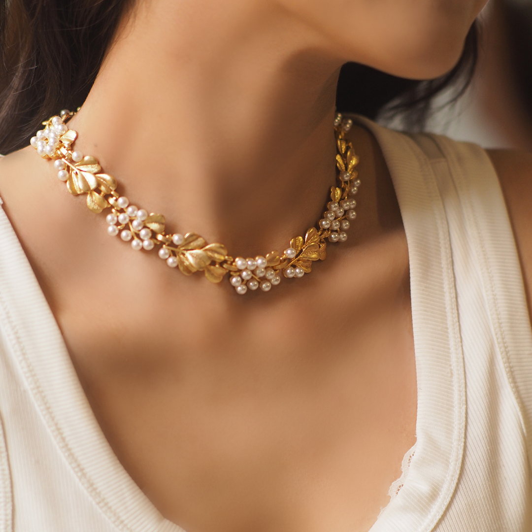 Gold Elegant Vintage Pearl Necklace