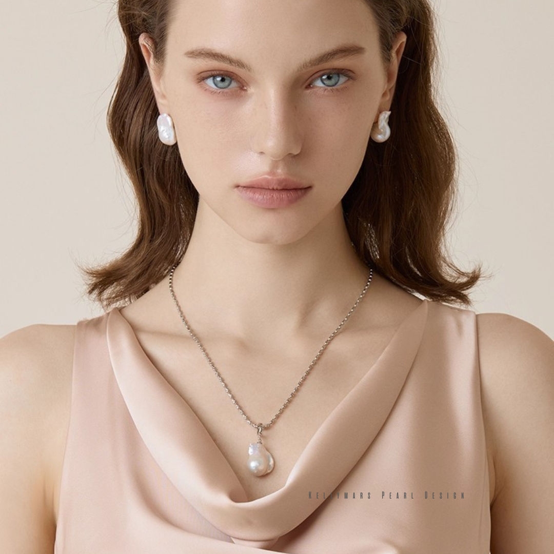 Thalia – 14–16mm Natural Baroque Pearl Pendant Necklace in 925 Sterling Silver