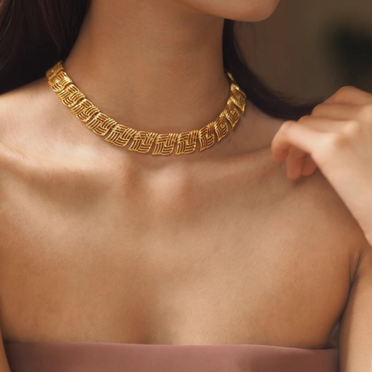 Gold Chic Cut-out Vintage Style Necklace