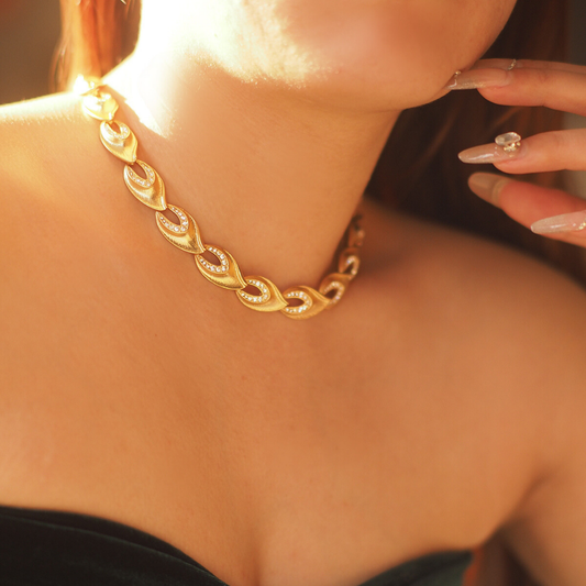 Gold Vintage Leaf Choker Necklace