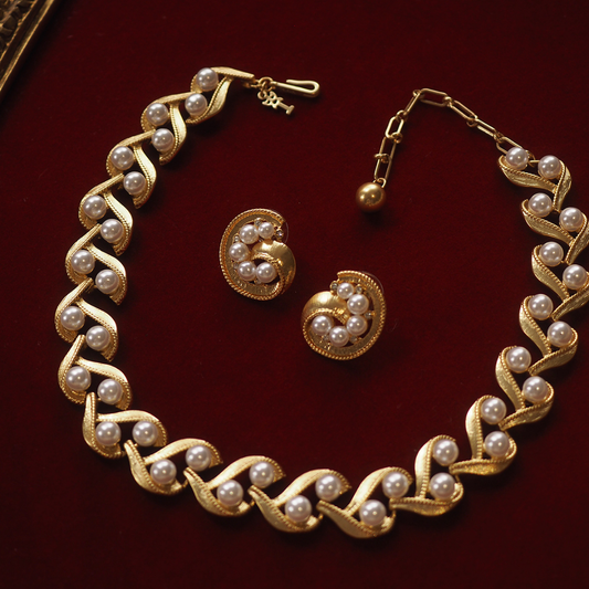 PRISTINE Vintage Gold Pearl Necklace